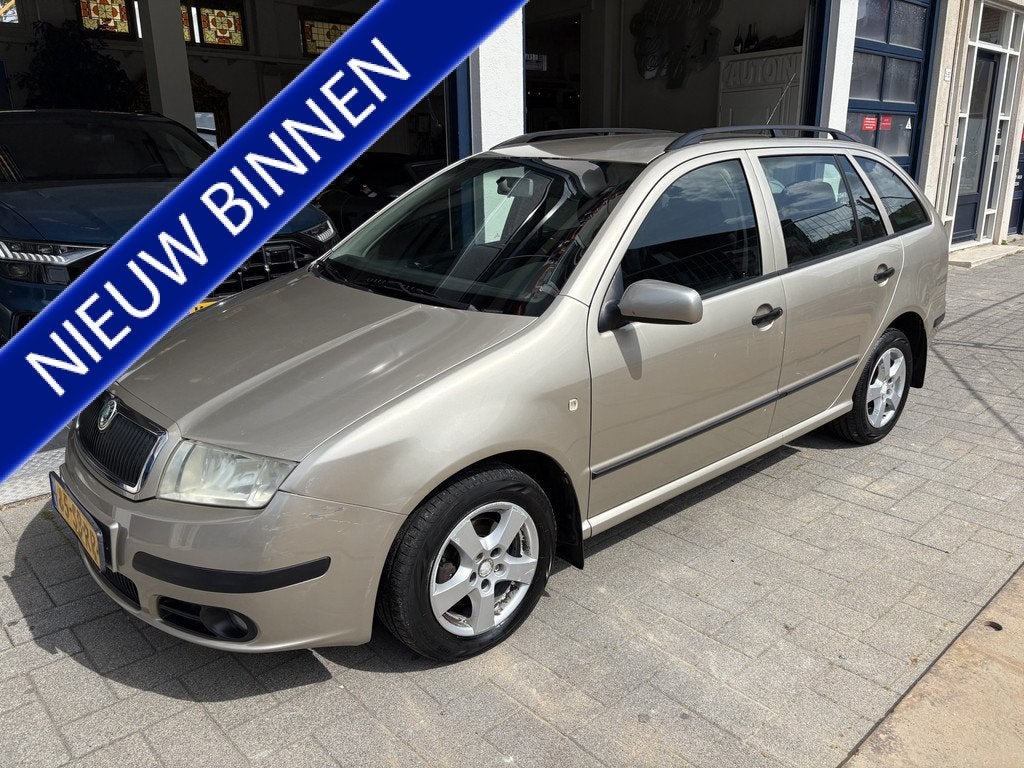 Skoda Fabia Combi 1.4-16V Elegance NW APK/AUTOMAAT/NL AUTO, Auto's, Skoda, 450 kg, Gebruikt, 4 cilinders, Origineel Nederlands