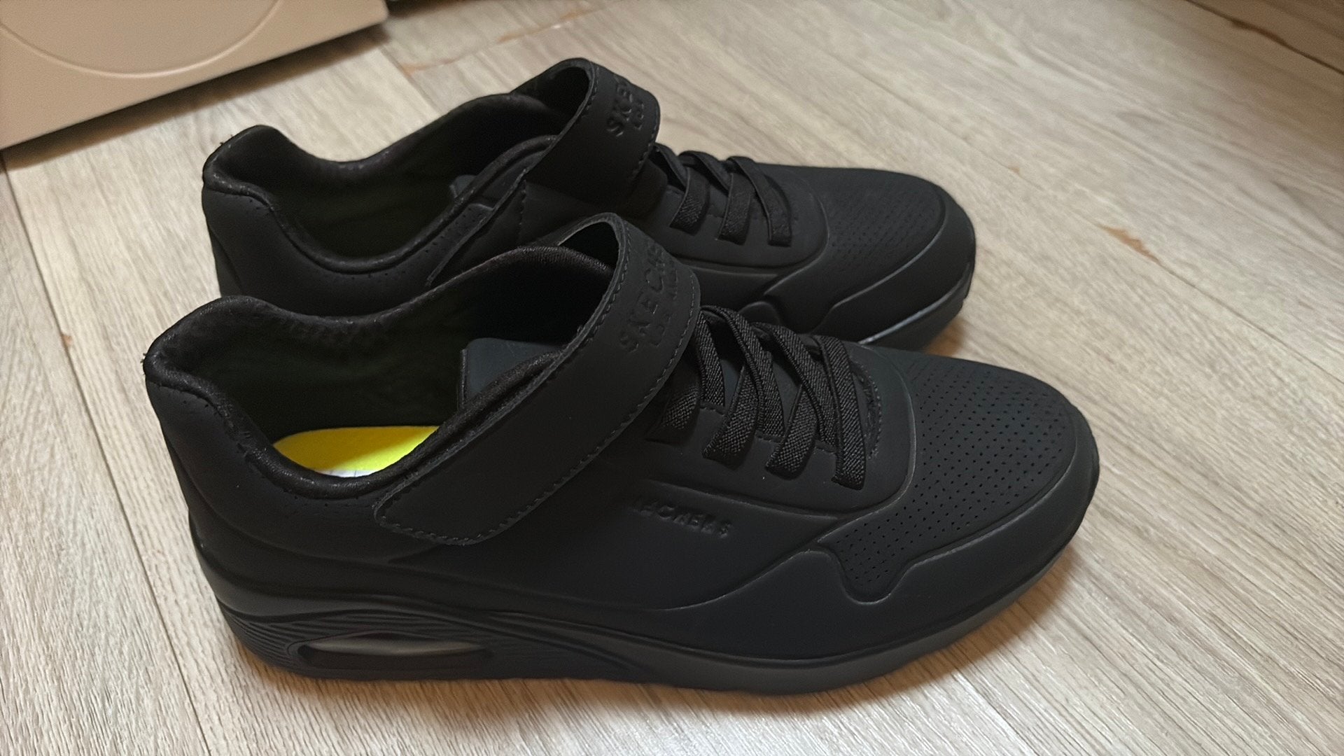 Sketchers street zwart klitteband maat 38, Zwart, Nieuw, Ophalen of Verzenden, Sneakers of Gympen