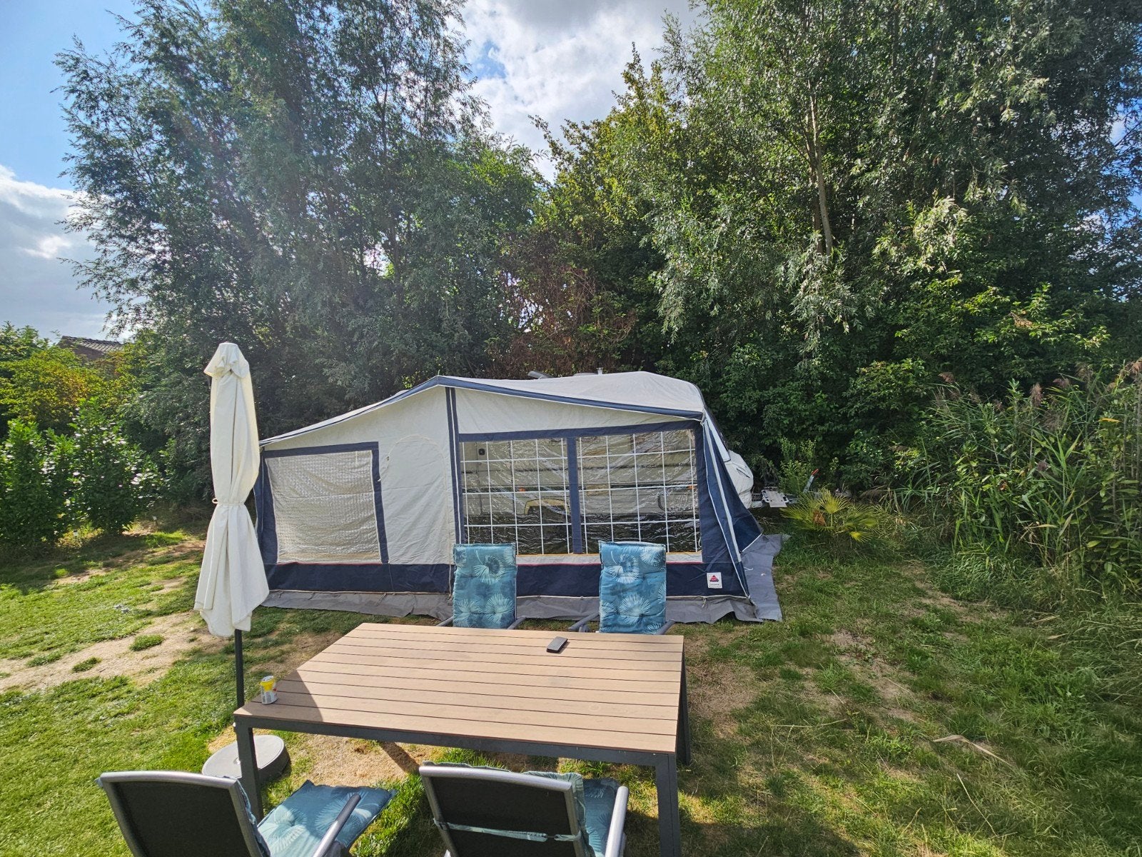 Ruime 4p caravan, met zo goed als nieuwe Dorèma voortent, Chateau, Rondzit, Particulier, Tot en met 4