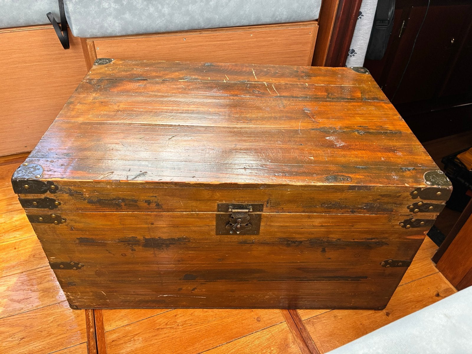 Vintage Houten Kist met Metalen Beslag, Antiek en Kunst, Ophalen