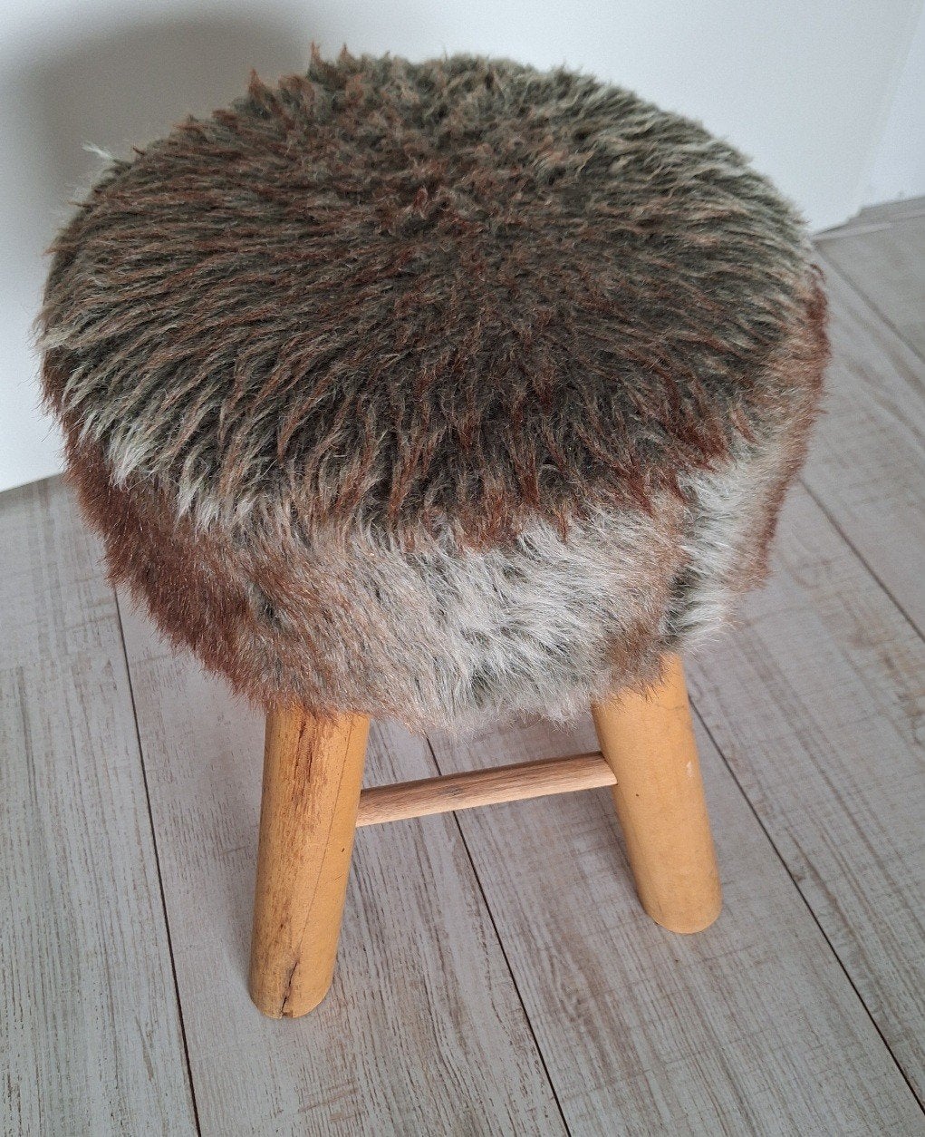 Kruk met harige zitting, Ophalen, Zo goed als nieuw, Hout