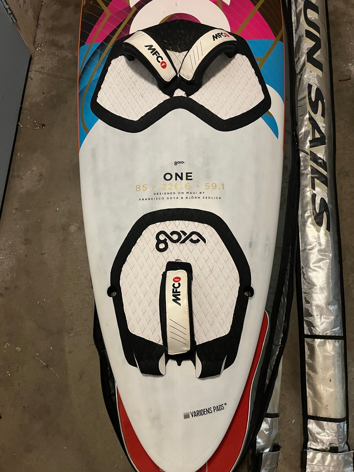 Goya One Freewave Carbon 85L, Watersport en Boten, Windsurfen, Ophalen, Met voetbanden, Minder dan 250 cm, Zo goed als nieuw
