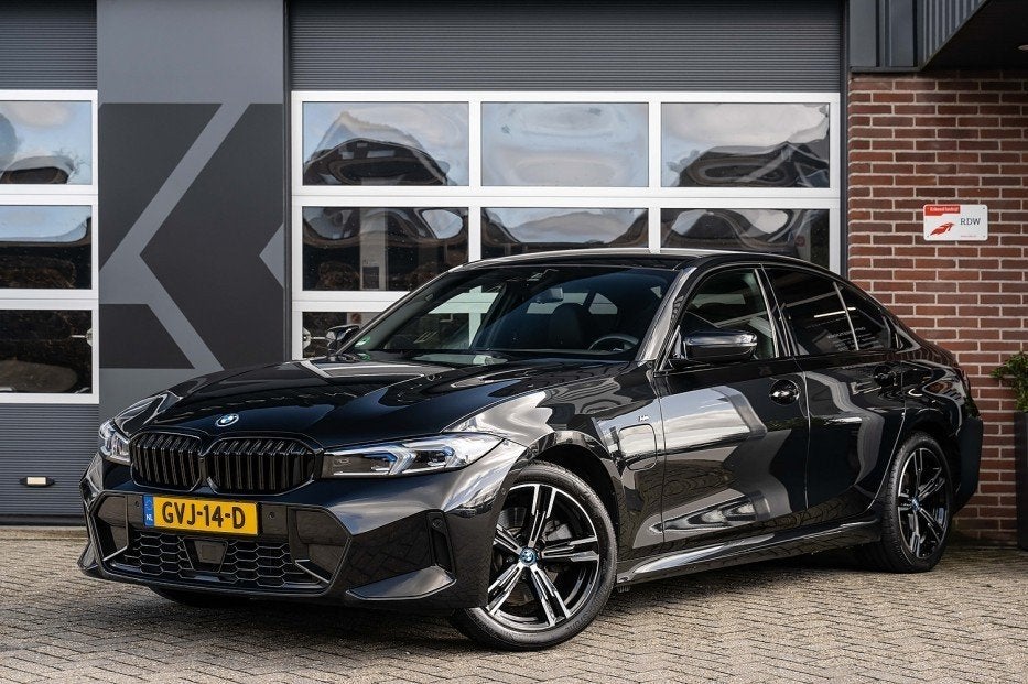 BMW 3 Serie 330 330e M Sport | Shadow | Widescreen | HIFI |, Auto's, BMW, 1998 cc, Achterwielaandrijving, Gebruikt, Zwart
