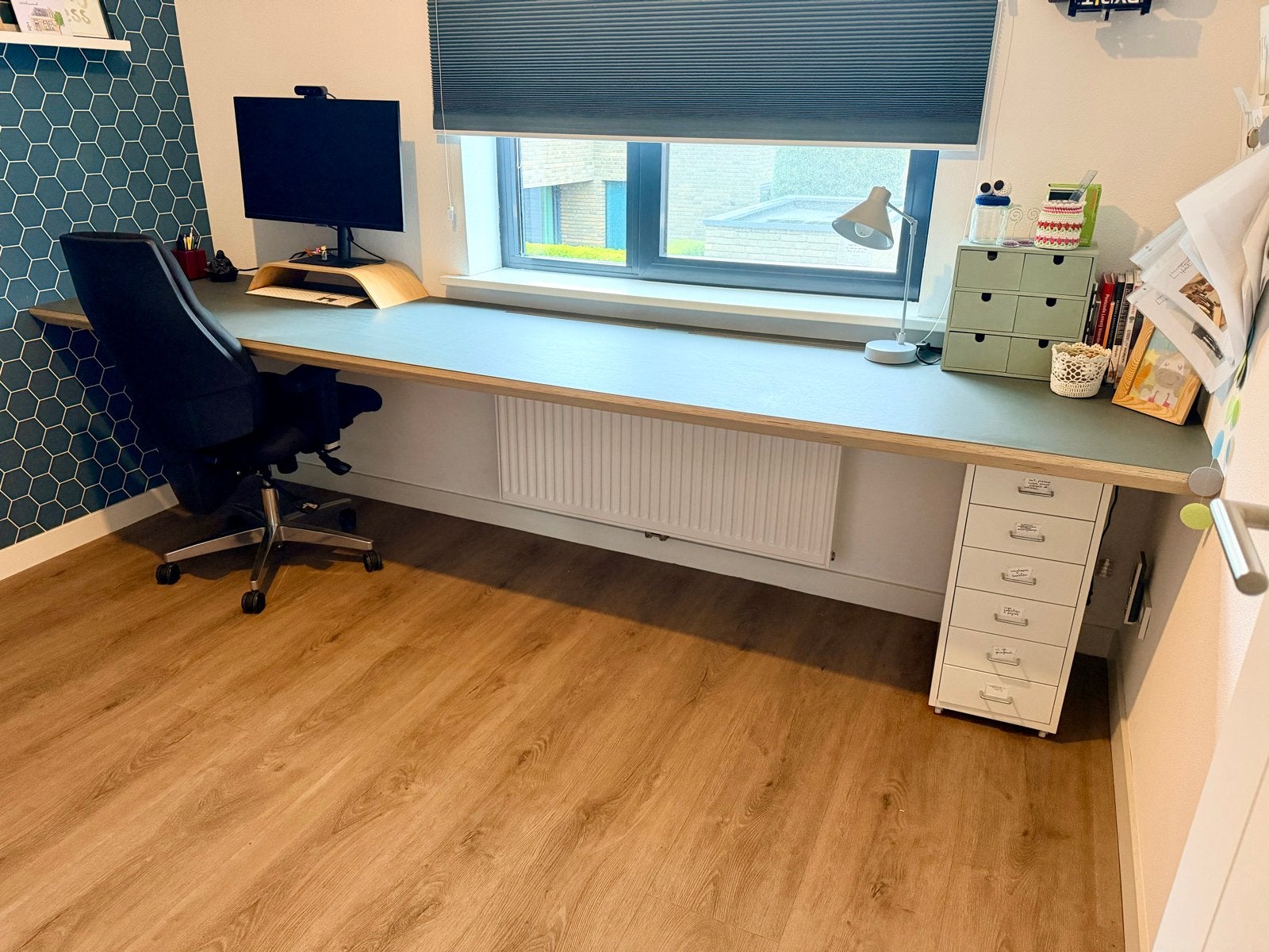 Handgemaakt zwevend bureaublad 307 cm – Forbo Linoleum, Huis en Inrichting, Ophalen, Overige typen, Groen, Gebruikt