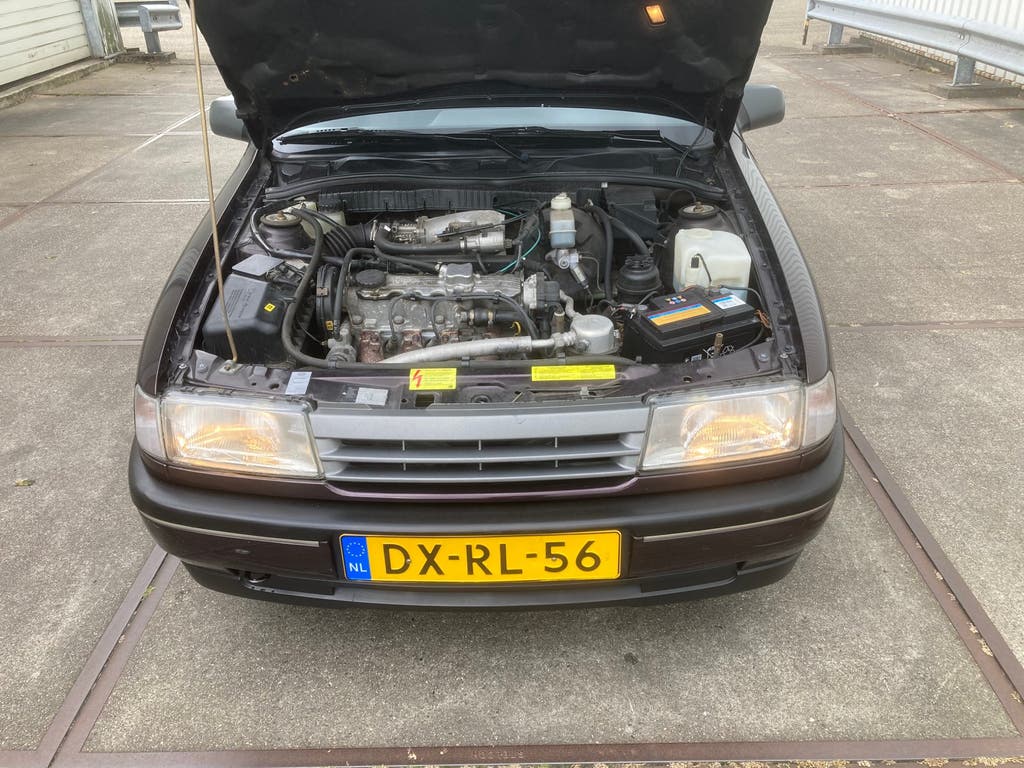 Opel Vectra 2.0 I AUT U9 1992 Aubergine, foto 11