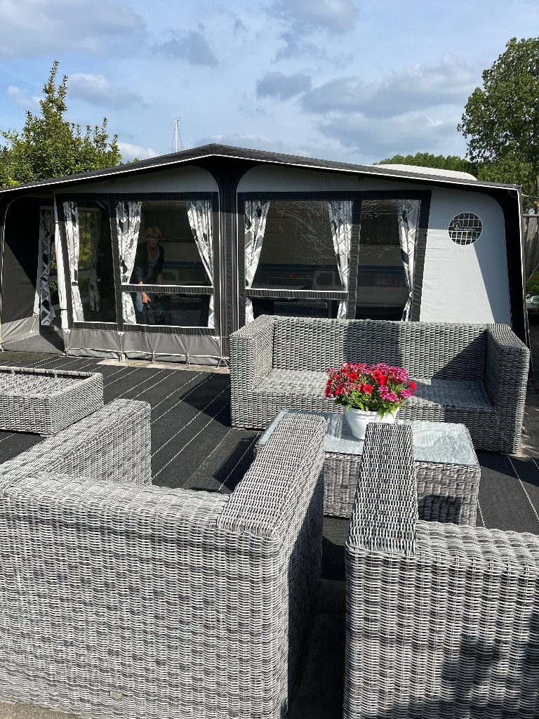 Caravan Hobby 560 met staanplaats, Vast bed, Rondzit, Hobby, Particulier
