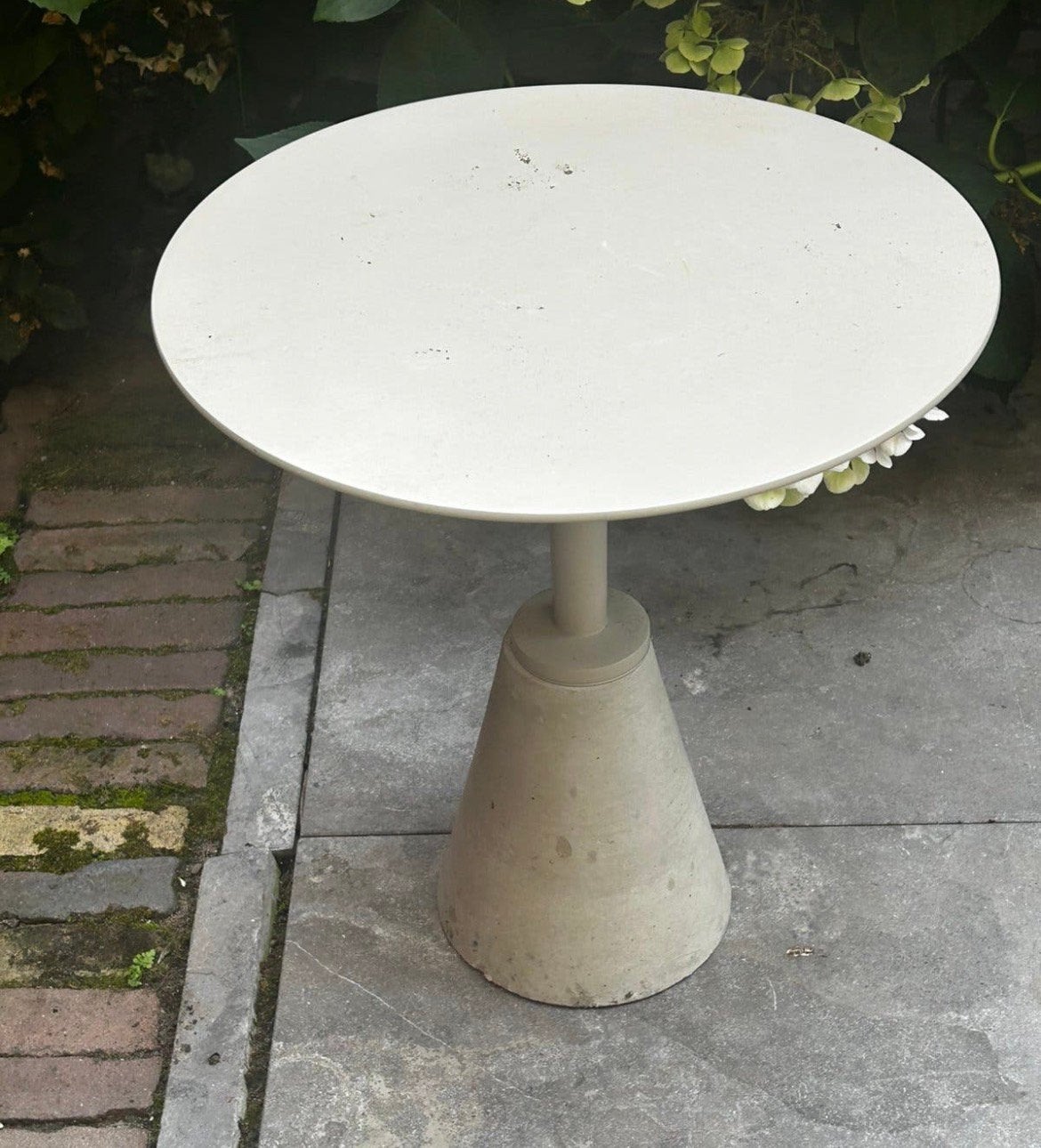 Bijzettafel tuin Brame beton grijs Karwij, Ophalen of Verzenden, Zo goed als nieuw