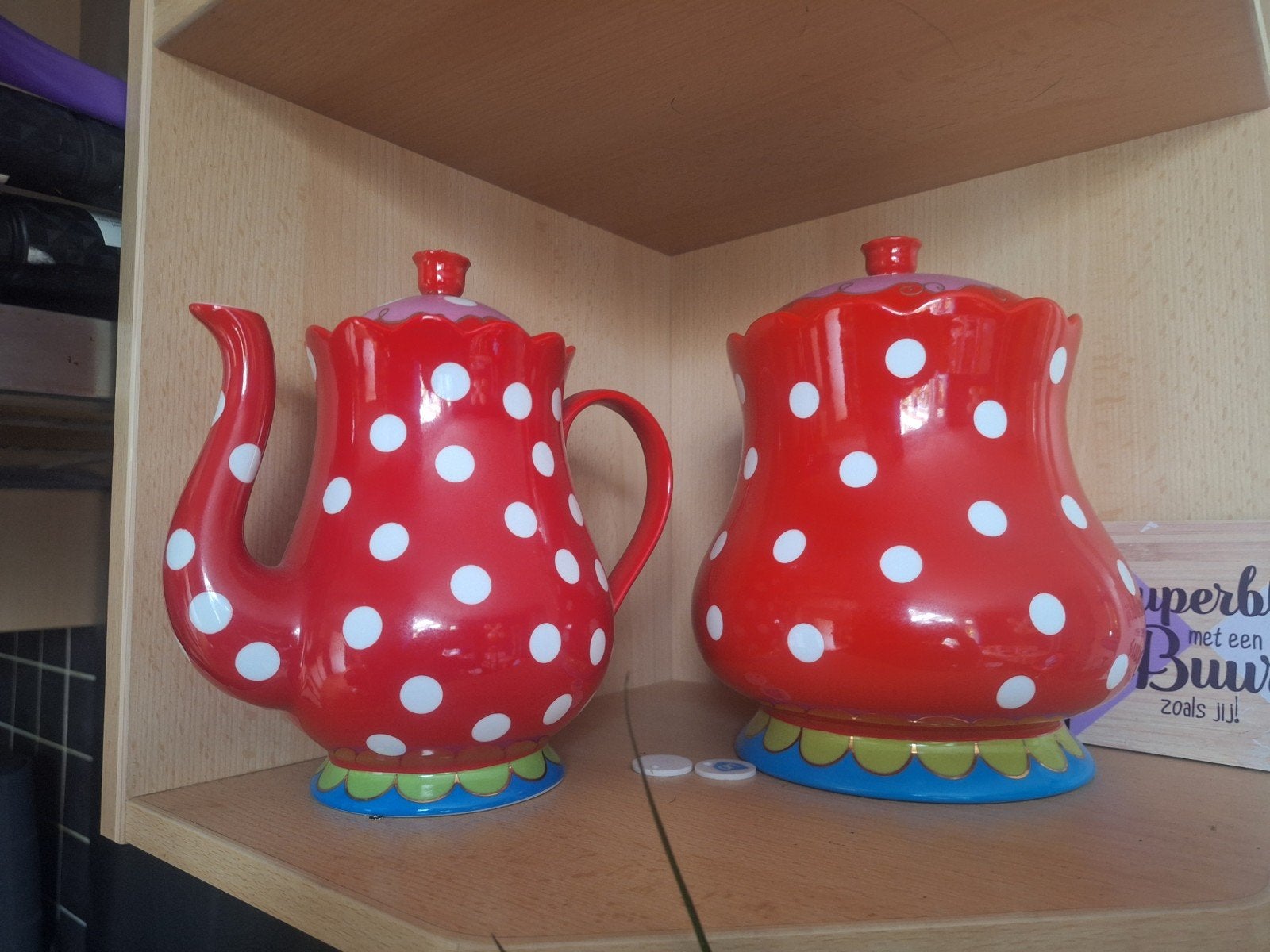 Rode theepot en voorraadpot met witte stippen, Theepot/fluitketel, Ophalen of Verzenden, Zo goed als nieuw, Steen/keramiek