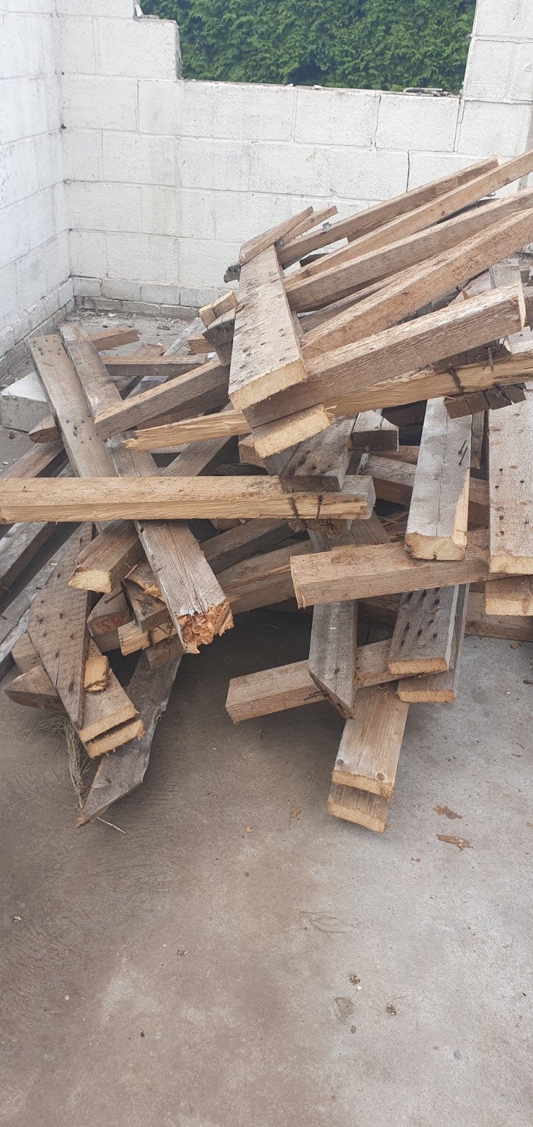 GRATIS : hout voor kachel tuinkachel aanhanger vol., Tuin en Terras, Haardhout, Ophalen