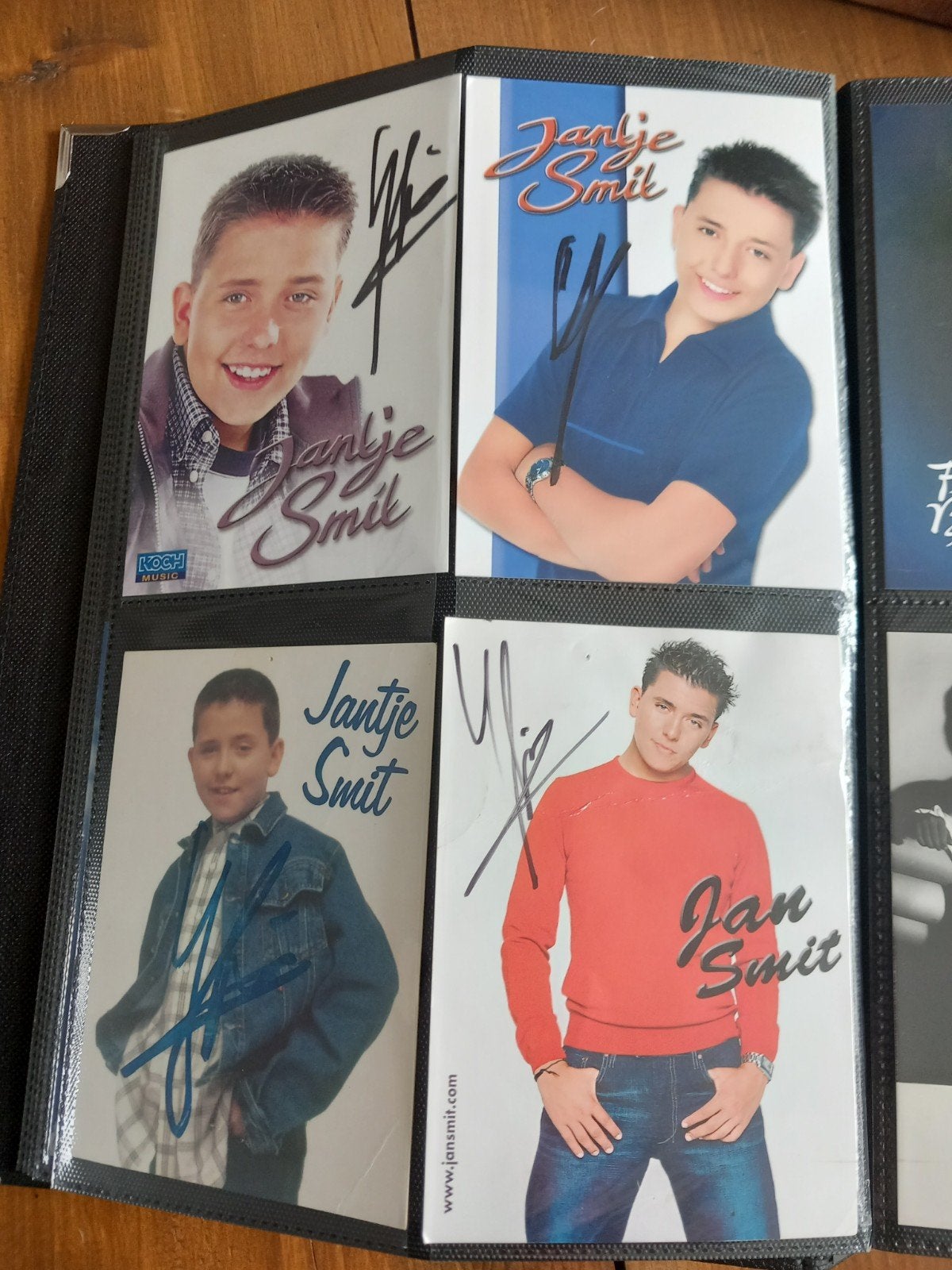 Gezocht Fankaarten promokaarten artiestenkaarten?, Ophalen of Verzenden, Gebruikt, Foto of Kaart, Gesigneerd