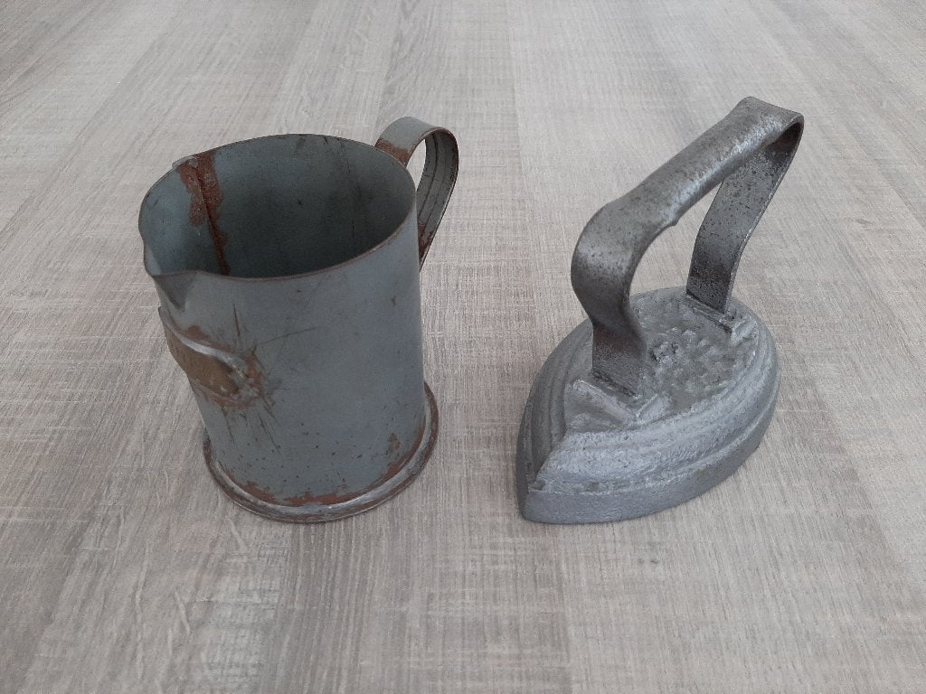 Antiek strijkijzer en maatbeker 1/2 liter, Antiek en Kunst, Ophalen of Verzenden