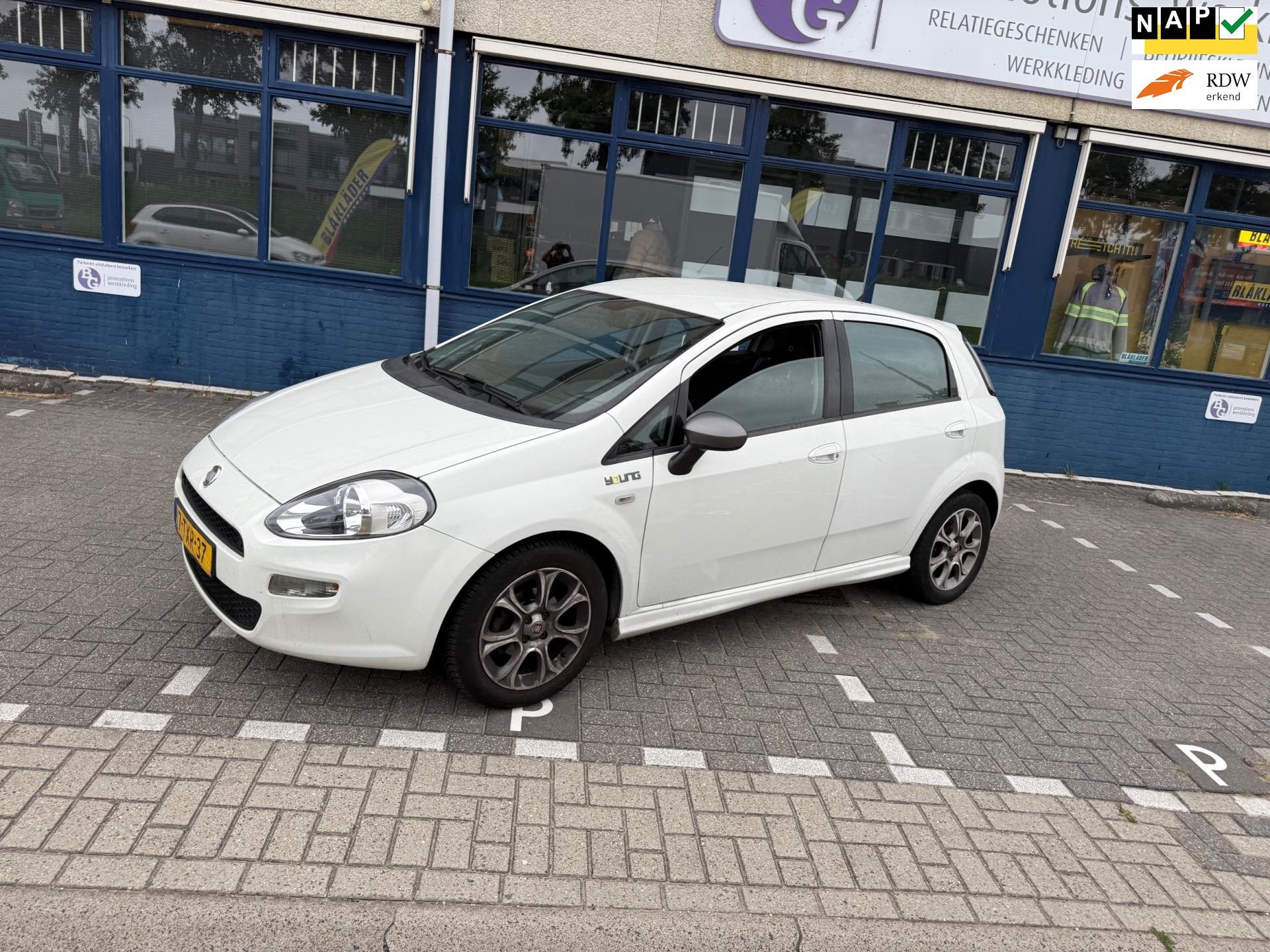 Fiat Punto Evo 0.9 TwinAir Young ((( zuinige auto ))), Auto's, Voorwielaandrijving, 101 pk, Euro 6, Origineel Nederlands