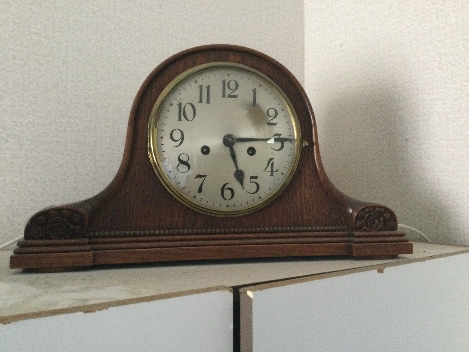 Twee klassieke klokken in goede staat, Ophalen