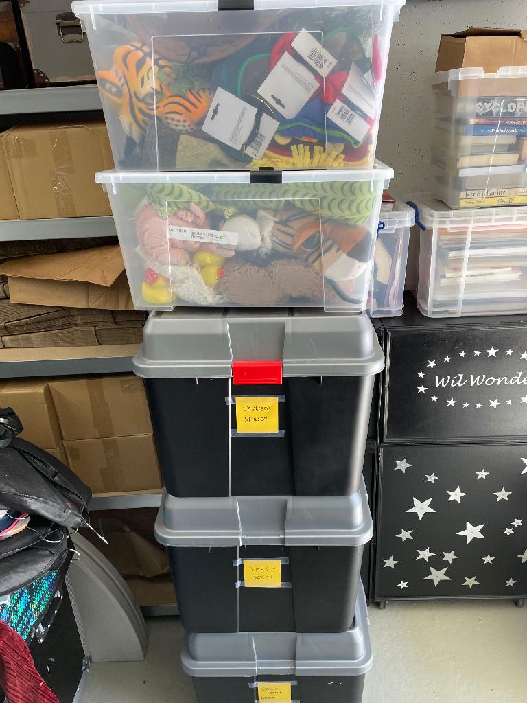 Grote partij spelmateriaal, decoratie en verkleedspullen, Ophalen, Zo goed als nieuw