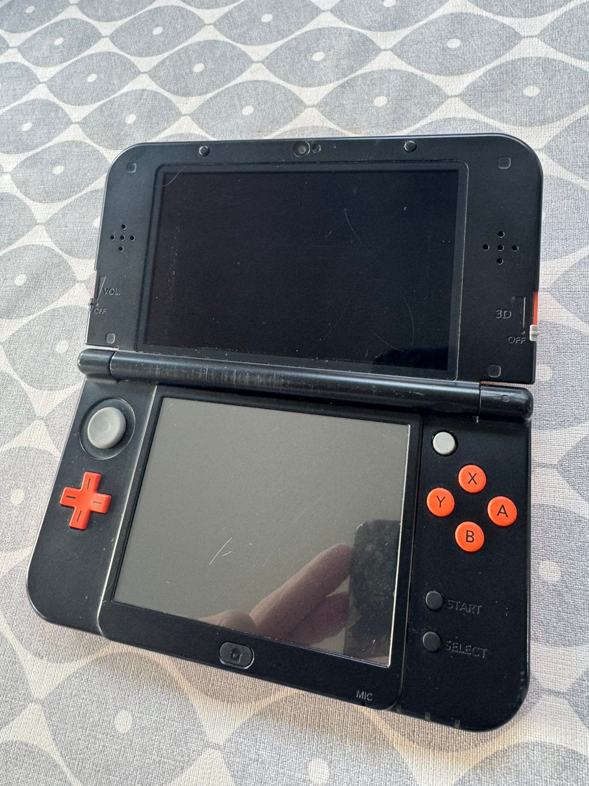 New Nintendo 3DS XL in de kleurstelling oranje /zwart., Ophalen of Verzenden, Gebruikt, Zwart, 3DS XL