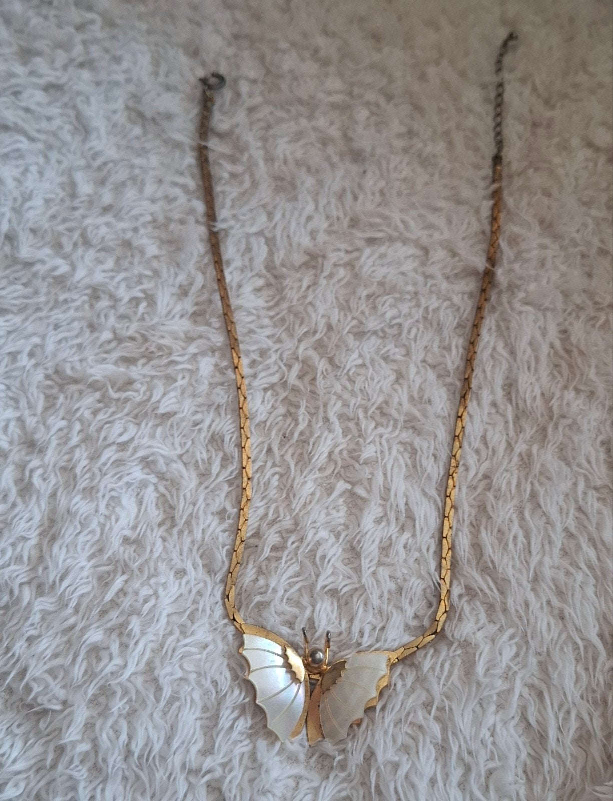 Gouden ketting met vlinder hanger, Met hanger, Overige materialen, Gebruikt, Ophalen of Verzenden