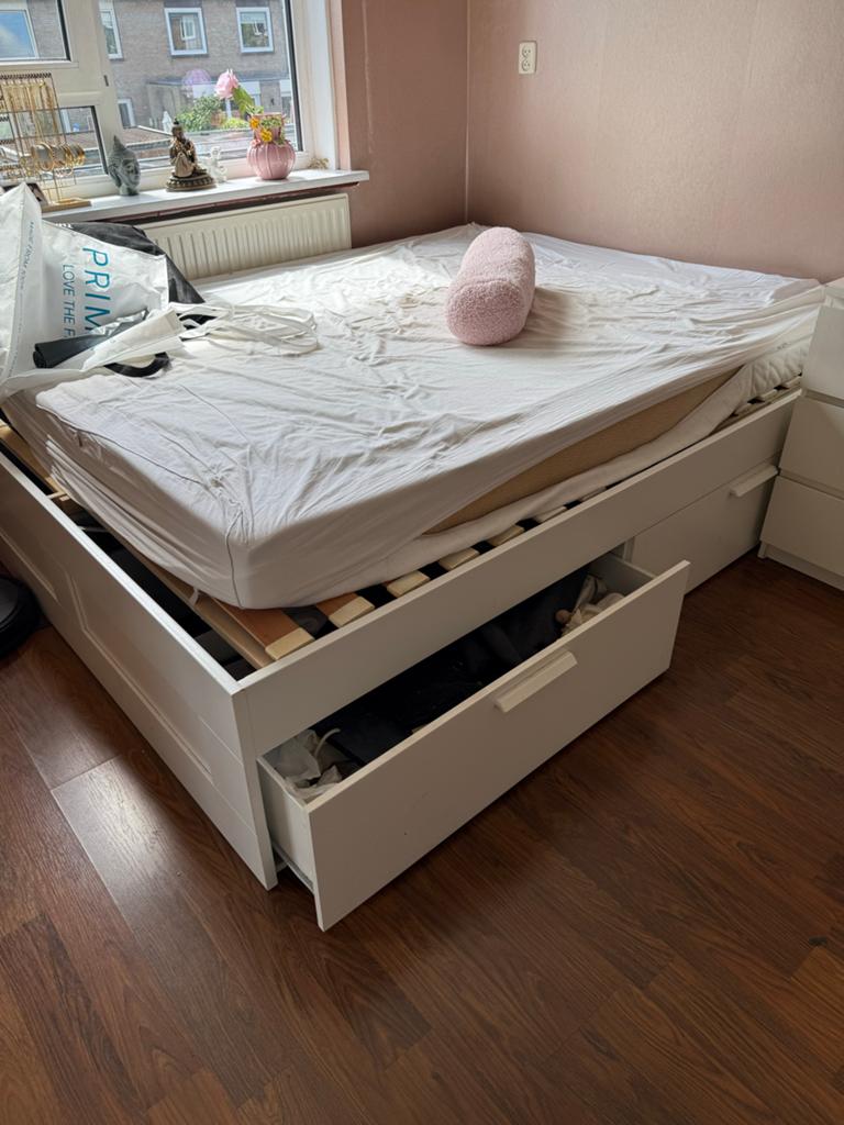 IKEA Bed 200x180 cm met matras en 3 lades, Ophalen of Verzenden, Zo goed als nieuw
