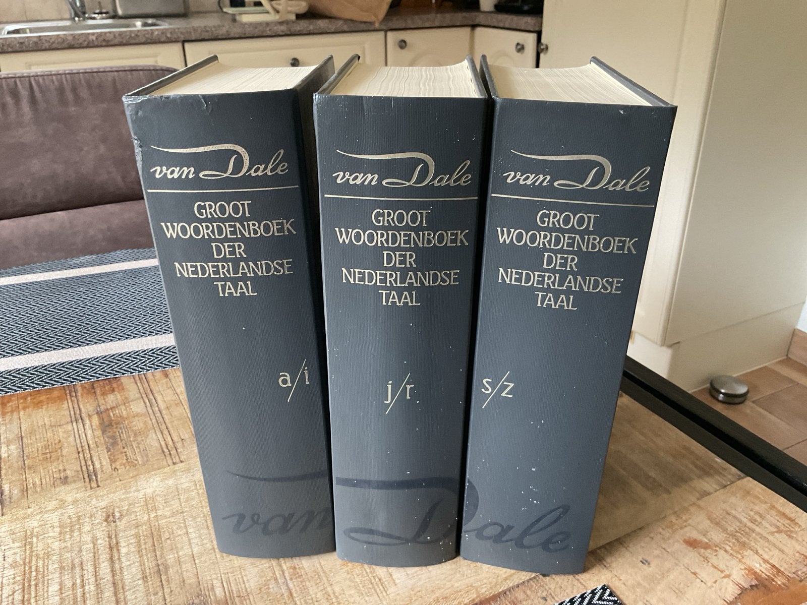 Van Dale Groot Woordenboek der Nederlandse Taal (3 delen), Boeken, Woordenboeken, Zo goed als nieuw, Nederlands, Van Dale, Ophalen