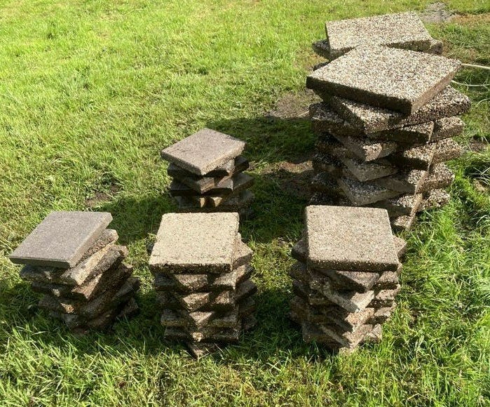 Ca 35st 30cmX30cm tegels en 21st 50cmX50cmX6cm grinttegels, Ophalen, Beton, Terrastegels