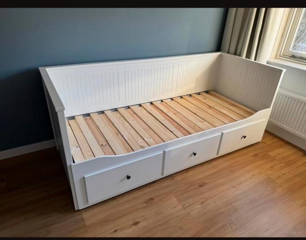 Ikea hemnes bedbank met uitschuifbed, Huis en Inrichting, Slaapkamer | Bedden, Ophalen, Gebruikt, Eenpersoons, Wit