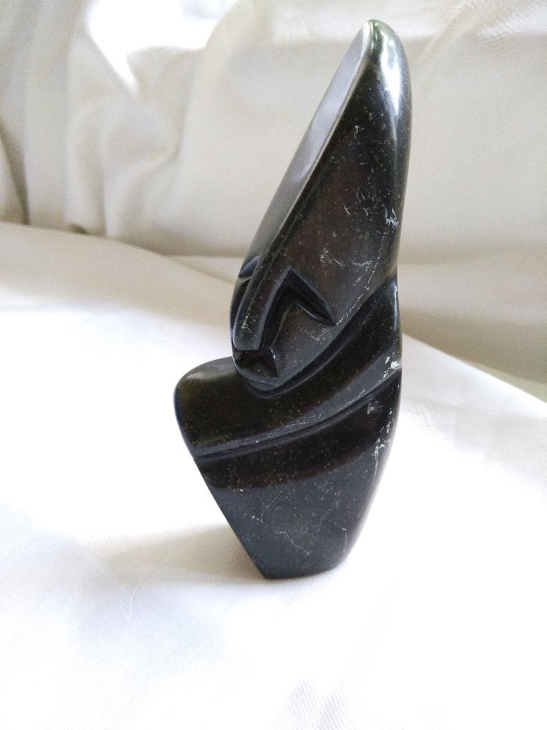 BEELDJE van hardsteen, 15 cm hoog, uit Peru, Minder dan 20 cm, Ophalen of Verzenden, Handgemaakt, Zwart
