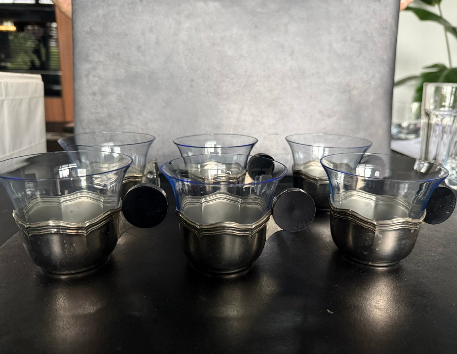 Art Deco theeglazen uit Praag met blauwe gloed, Antiek en Kunst, Antiek | Glas en Kristal, Ophalen