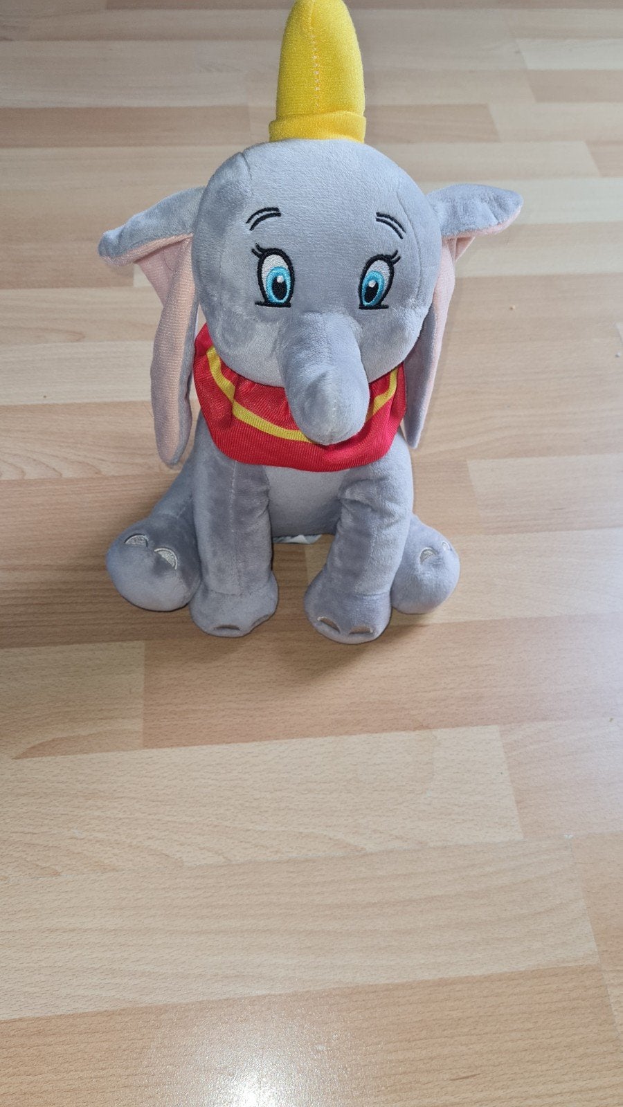 Dumbo knuffel olifant Disney grijs rood geel, Disney, Grijs, Ophalen of Verzenden, Middelgroot (20 tot 80 cm)