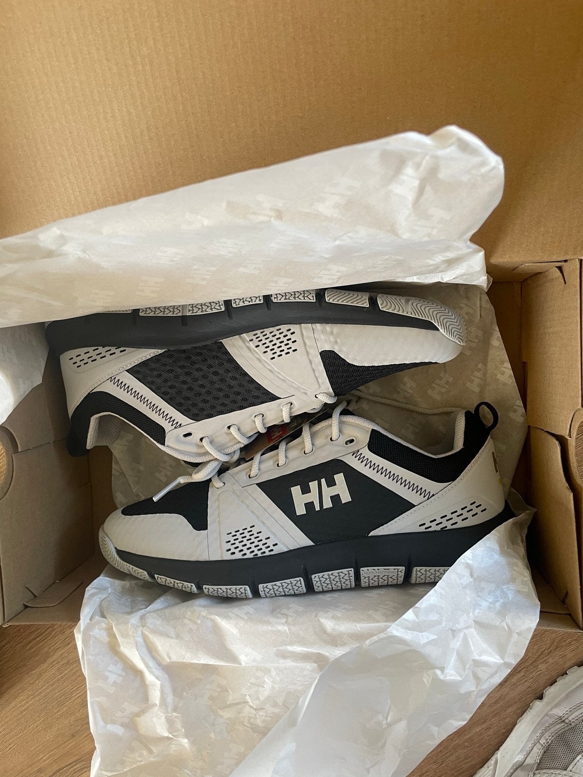 Helly Hansen sneakers maat 42, vallen groter dan Nike, Ophalen of Verzenden, Nieuw, Zwart, Sneakers of Gympen