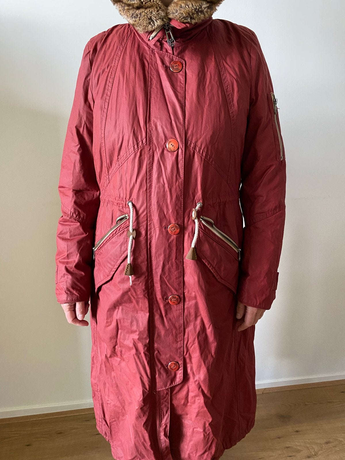 Lange rode winterjas met bontkraag Creenstone, Ophalen of Verzenden, Gedragen, Maat 38/40 (M), Rood