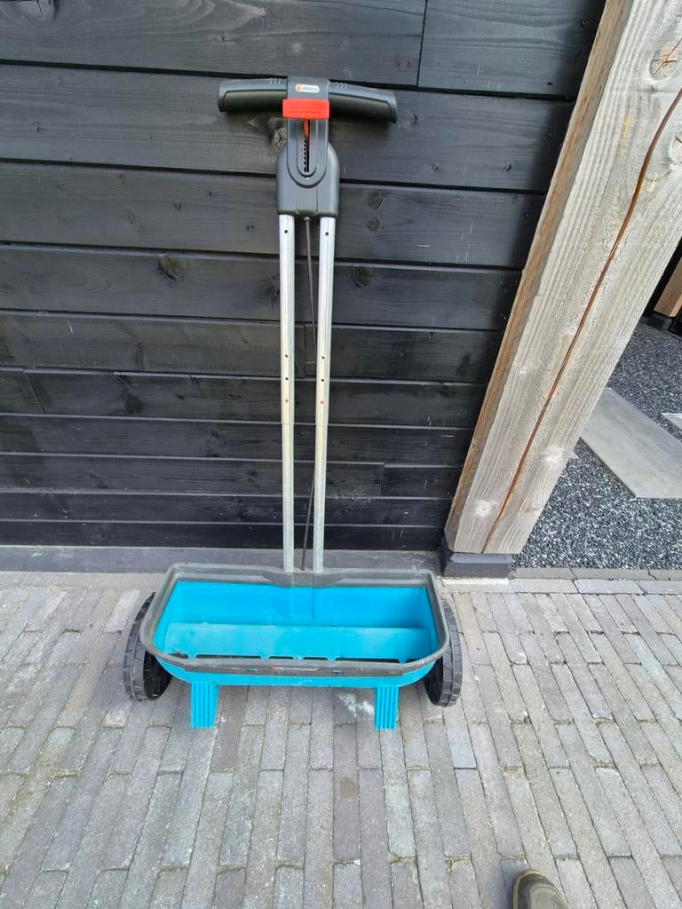 Gardena strooiwagen maat L, 12,5 liter, Tuin en Terras, Ophalen, Zo goed als nieuw, Cultivator, Gardena Husqvarna