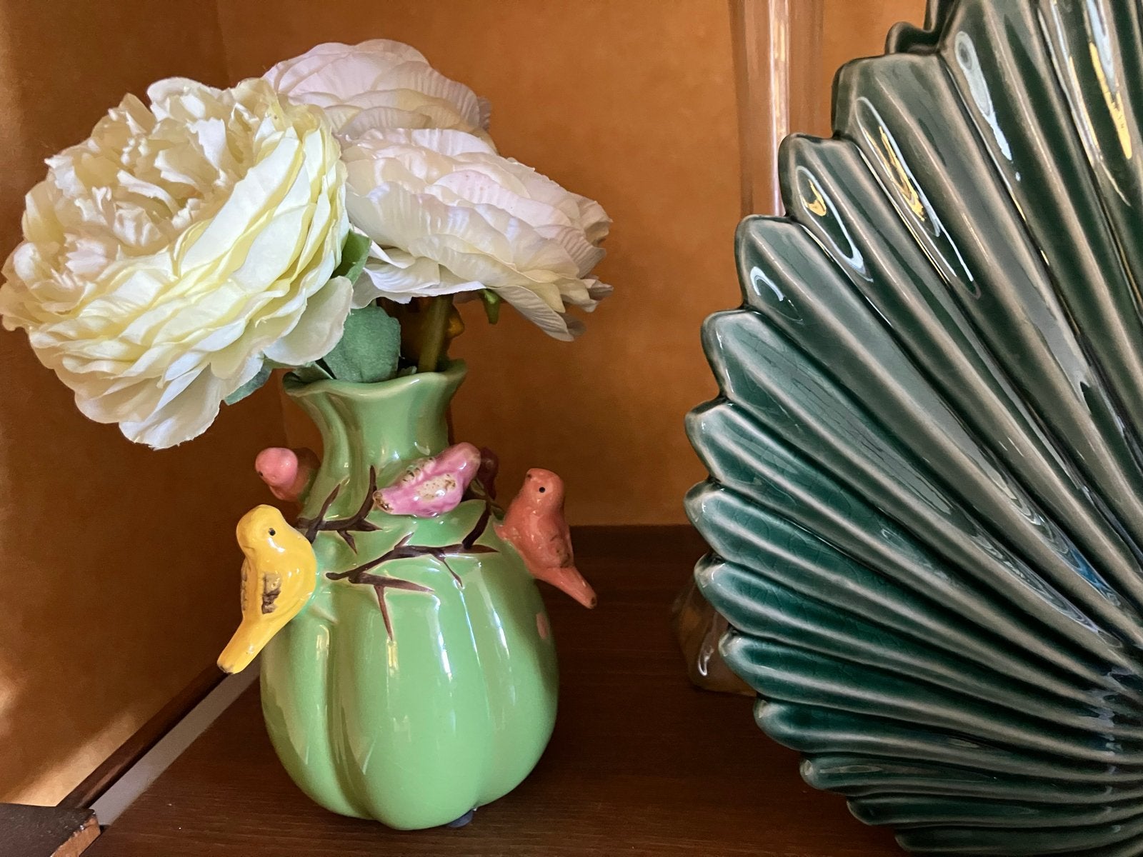 Schattige groene vaas met vogeltjes - Handgemaakt, Huis en Inrichting, Woonaccessoires | Vazen, Handgemaakt, 14 cm, Nieuw, Ophalen of Verzenden