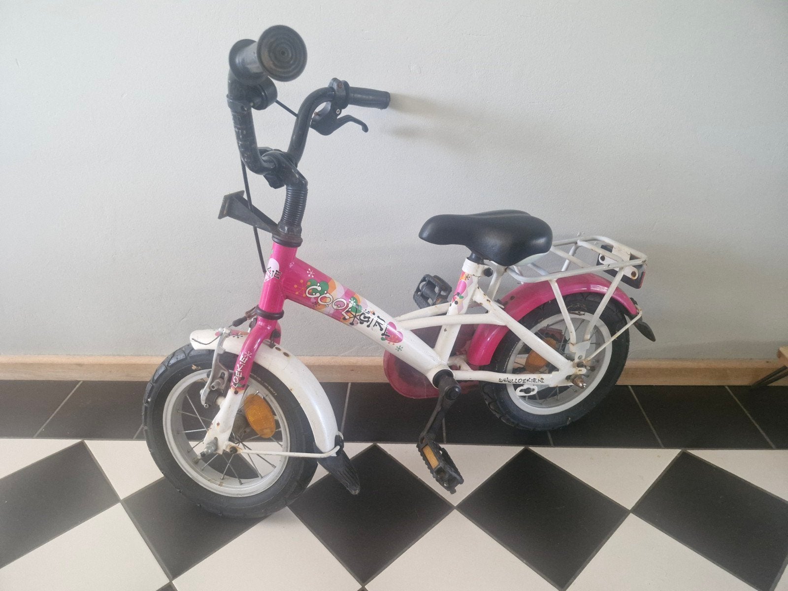 Loekie kinderfiets met bagagedrager - Gebruikt, Fietsen en Brommers, Fietsen | Kinderfietsjes, Ophalen, Gebruikt, Velgrem, Minder dan 16 inch