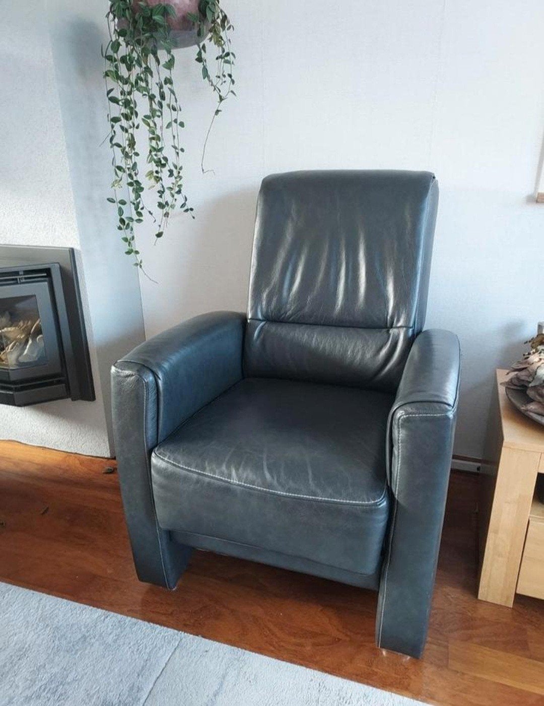 Twee donkergrijze leren fauteuils van H&H, Gebruikt, Ophalen of Verzenden, 75 tot 100 cm, Modern