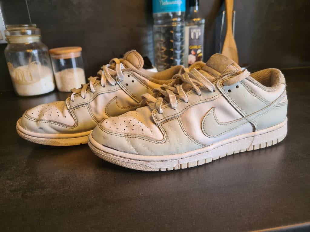 Nike Dunk Low "Light Bone" sneakers., Ophalen of Verzenden, Wit