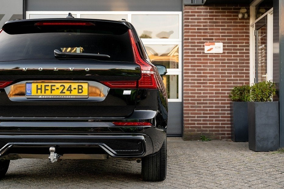 Volvo XC60 2.0 T6 Plug-in Hybrid AWD Ultimate Dark | Panoram, Auto's, Volvo, Automaat, Gebruikt, Zwart, 4 cilinders