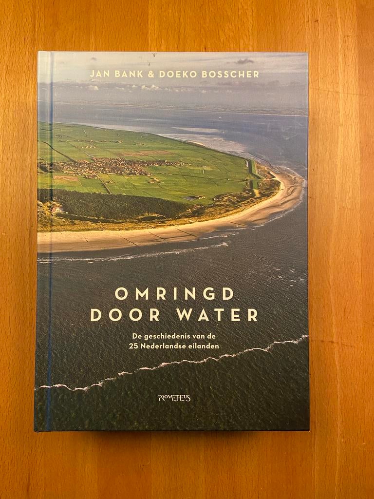 Omringd door water - Geschiedenis van 25 Nederlandse eilande, Computers en Software, Harde schijven, Ophalen of Verzenden, Nieuw