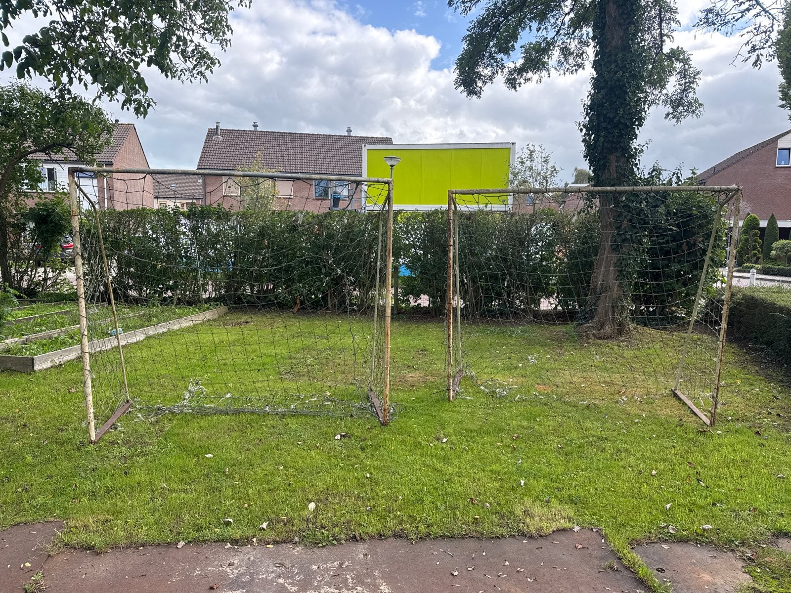 2 voetbalgoals - roestig maar niet doorgeroest, Ophalen, Gebruikt, Overige typen