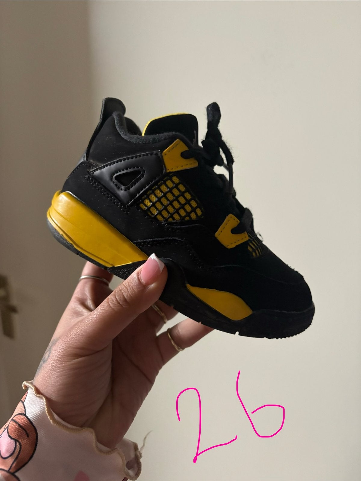 Jordan 4 yellow thunder maat 26, Ophalen, Gedragen, Zwart