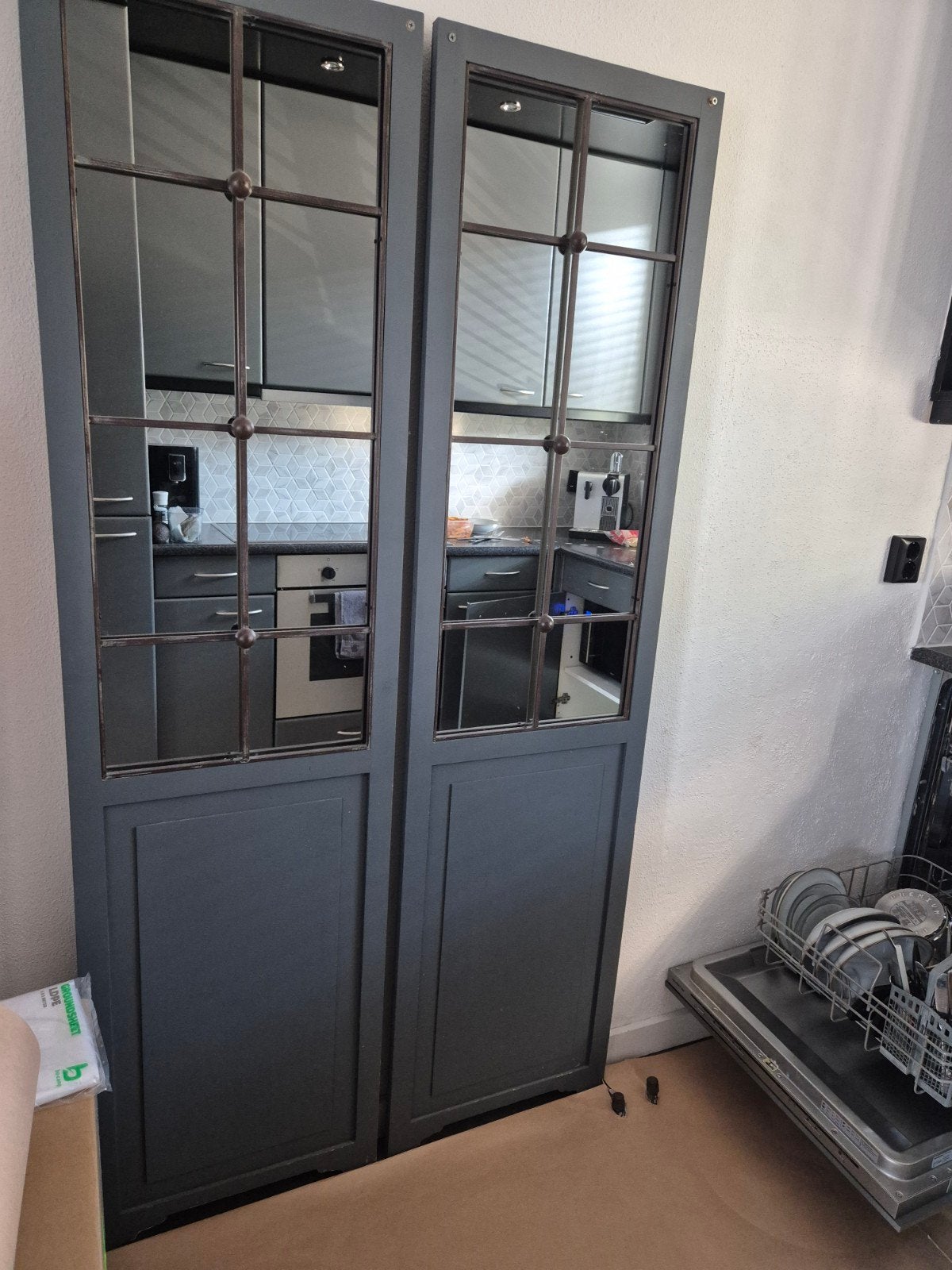 luiken met spiegel brocante grijs blauw met standaard, Huis en Inrichting, Kasten | Vitrinekasten, Ophalen, 50 tot 75 cm, 150 tot 200 cm