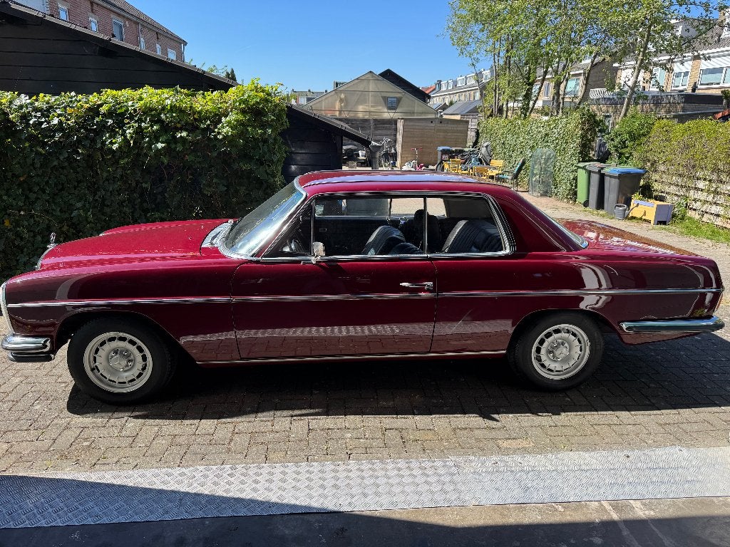 Mercedes-Benz 200-Serie 2.5 250 C 1971 Wein Rot, Auto's, Achterwielaandrijving, 1414 kg, Zwart, 2496 cc