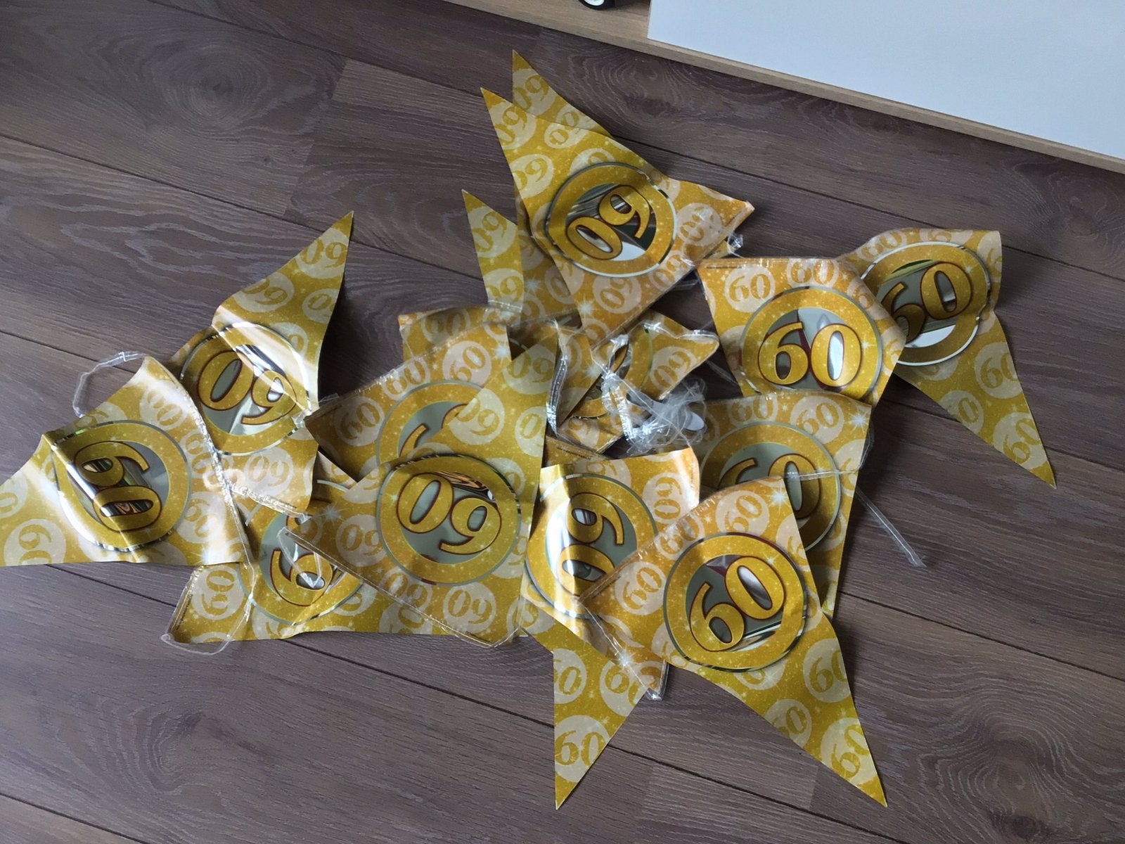 Vlaggelijn met 14 vlaggetjes 60 jaar getrouwd, Ophalen of Verzenden, Zo goed als nieuw, Versiering, Verjaardag