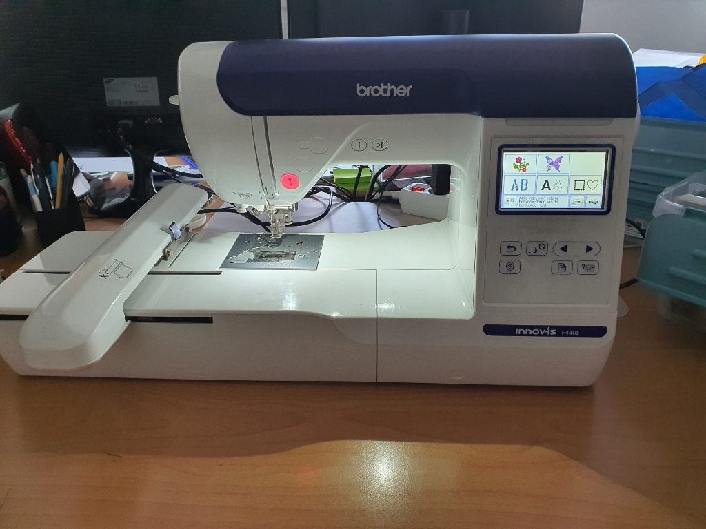 Brother Innovis F440E, Hobby en Vrije tijd, Borduren en Borduurmachines, Ophalen, Zo goed als nieuw, Machineborduren, Borduurmachine