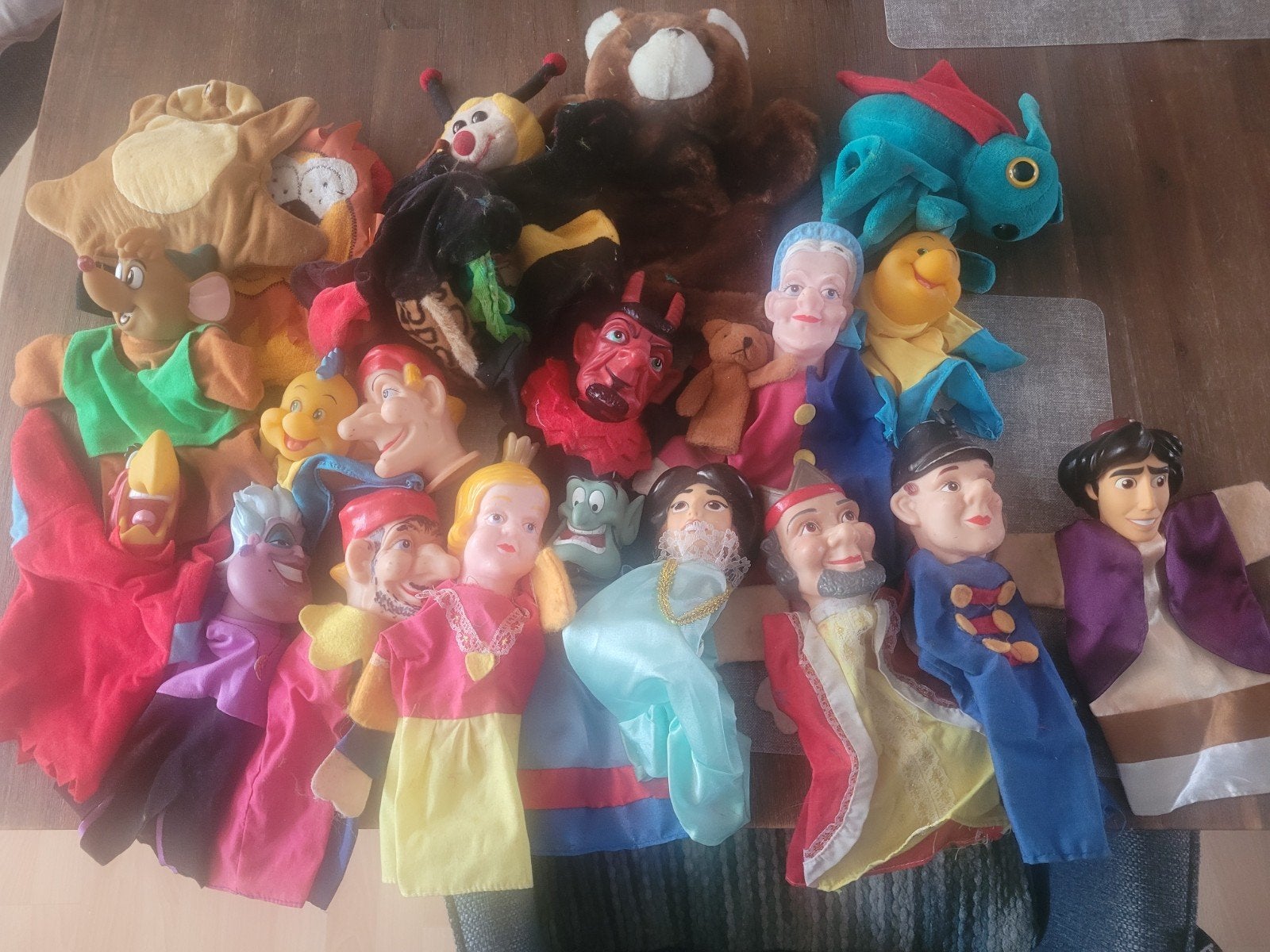 Grote collectie poppekast, handpoppen, diverse karakters, Ophalen of Verzenden, Gebruikt, Overige typen