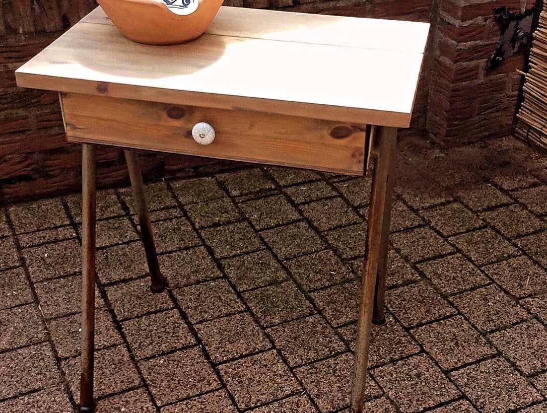 Vintage bijzettafel met lade - Hout en metaal, Ophalen of Verzenden