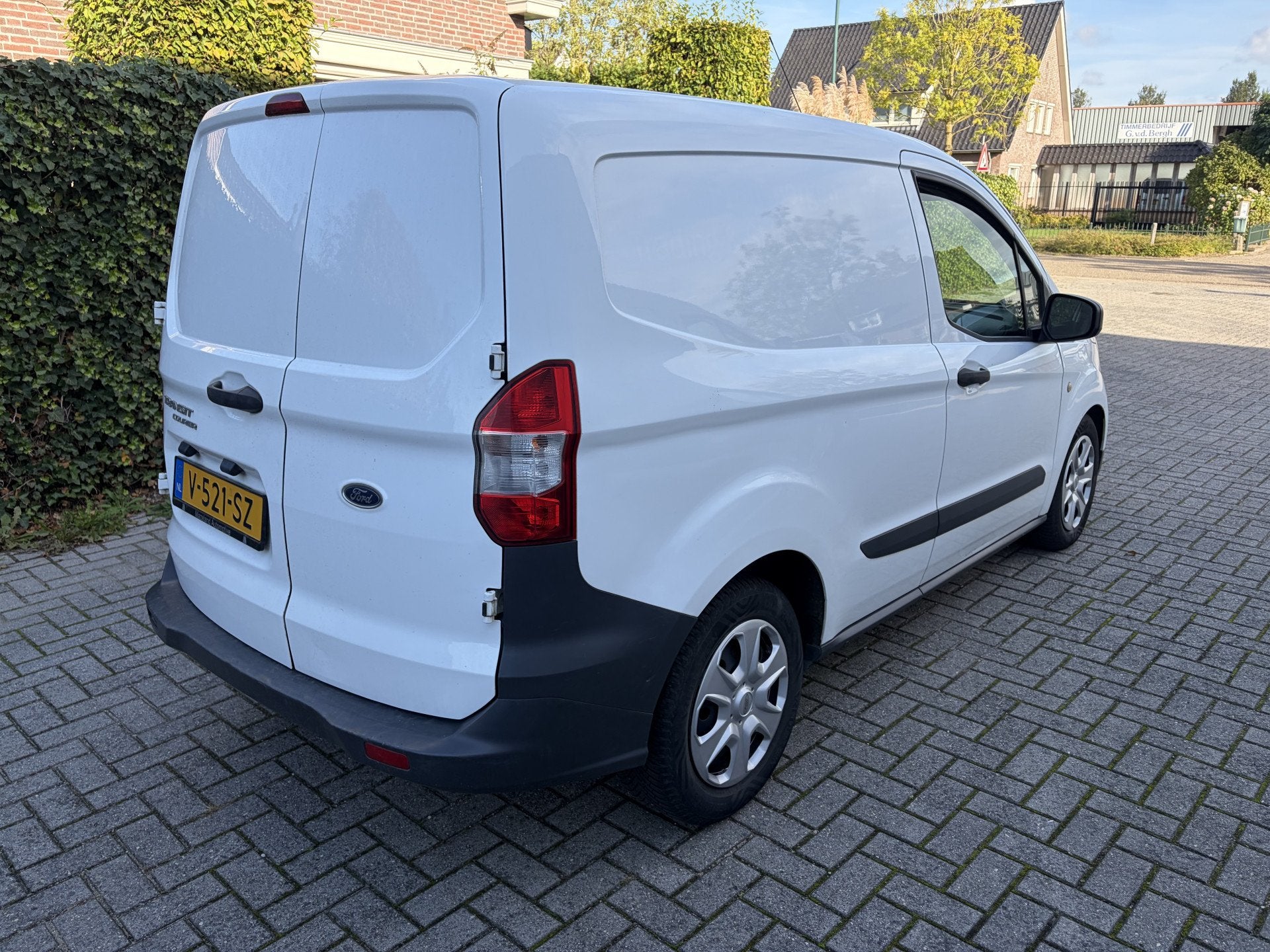 Ford Transit Courier 1.5 TDCI 75PK Euro6 Ambiente ✓ airco, Voorwielaandrijving, 590 kg, Stof, Gebruikt