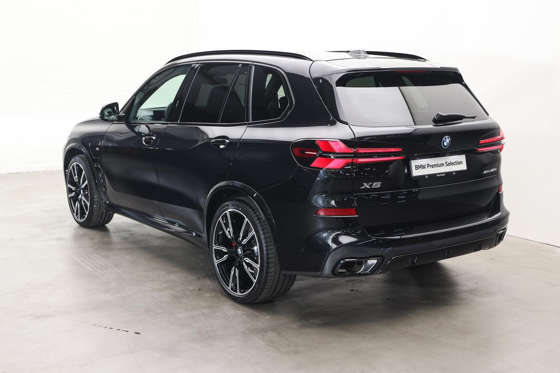 BMW X5 xDrive50e M Sport Automaat / Panoramadak Sky Lounge /, Dealer onderhouden, 2395 kg, Met garantie (alle), Zwart
