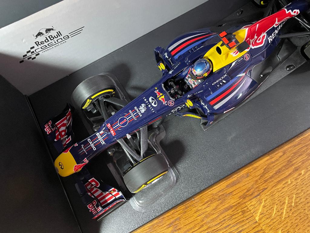 Sebastian Vettel Minichamps 1:18 Red Bull Racing RB8 2012, Hobby en Vrije tijd, Modelauto's | 1:18, Ophalen of Verzenden, Nieuw