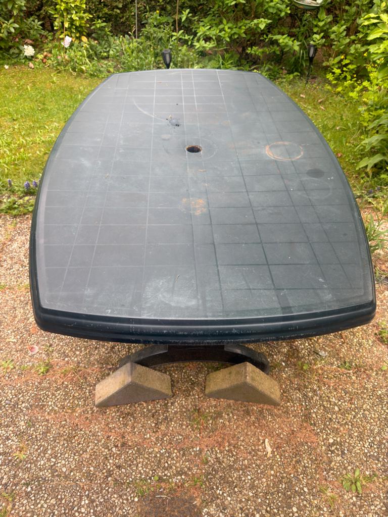 Gebruikte kunststof tuintafel, ovaal, donkergroen, Tuin en Terras, Ophalen, Zo goed als nieuw, Ovaal, Kunststof