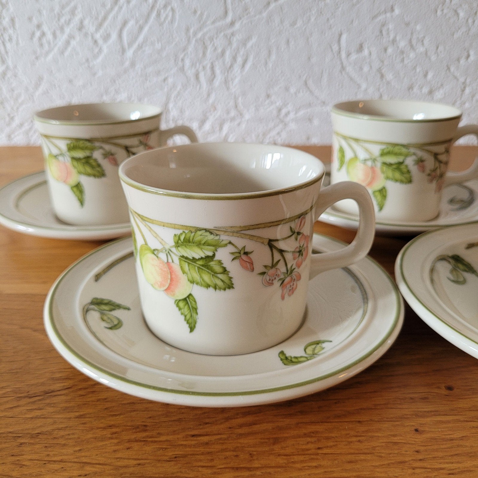 Wedgewood "Wild Apple" x4 thee/koffie kopje en schotel, Ophalen of Verzenden, Zo goed als nieuw, Kop(pen) en/of Schotel(s), Wedgwood