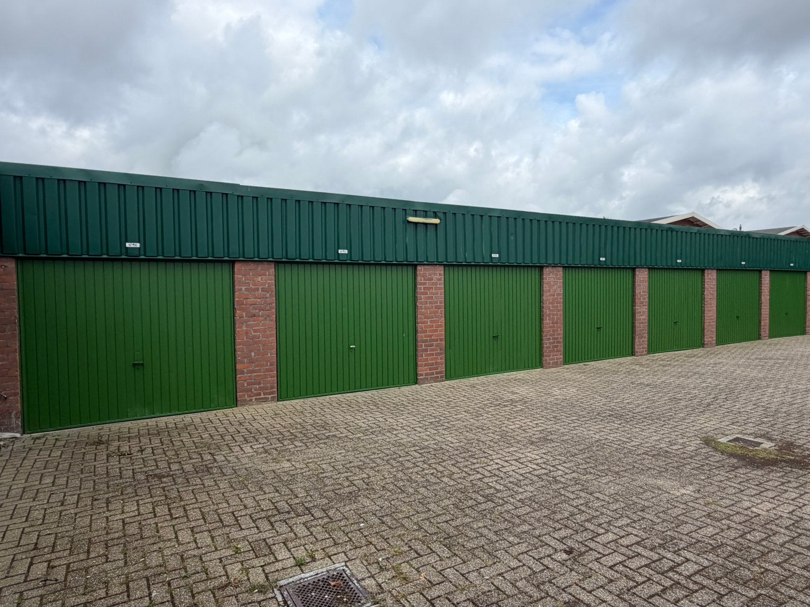 7 garageboxen in Tiel verhuurd, Gelderland